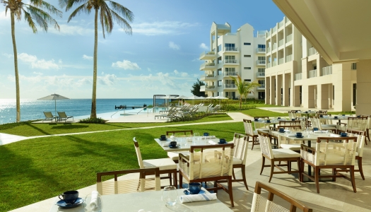 Exterior view of St Regis Bermuda with a restaurant and ocean views. 