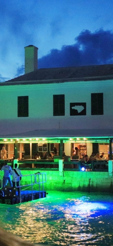 White Horse Pub & Restaurant – White Horse At Night