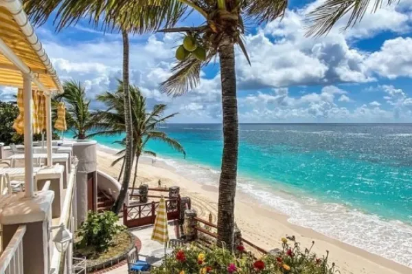 Coral Beach & Tennis Club in Bermuda, a beachside sports complex