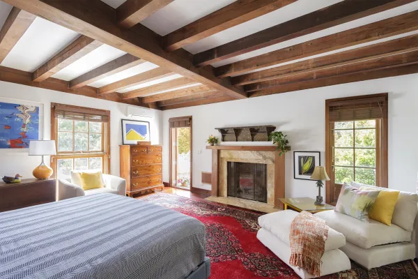 Leamington Caves – King Bedroom Main House Leamington Caves