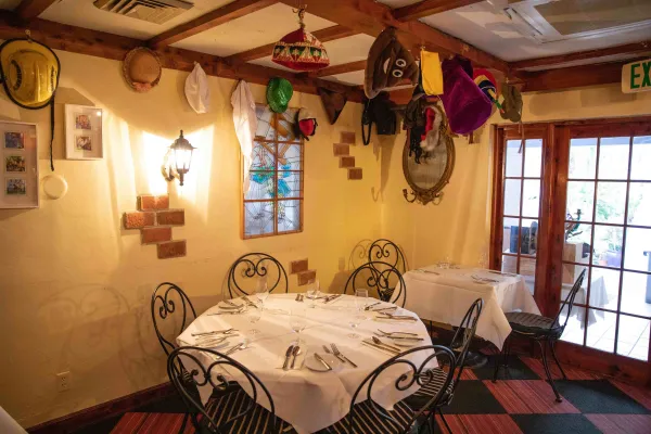 Mad Hatters Restaurant – Mad Hatters - Interior