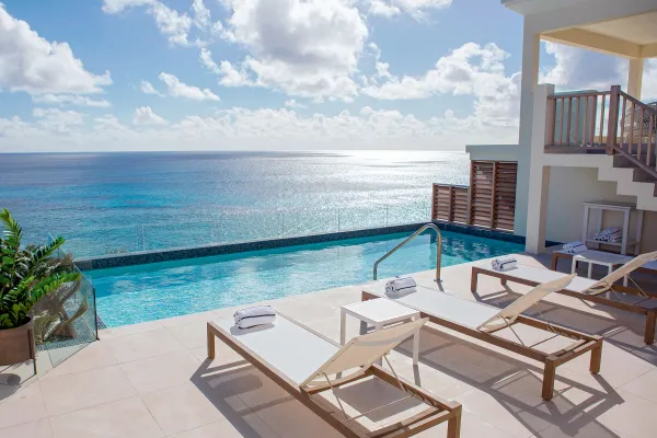 AZURA – Seascape Rooftop Pool