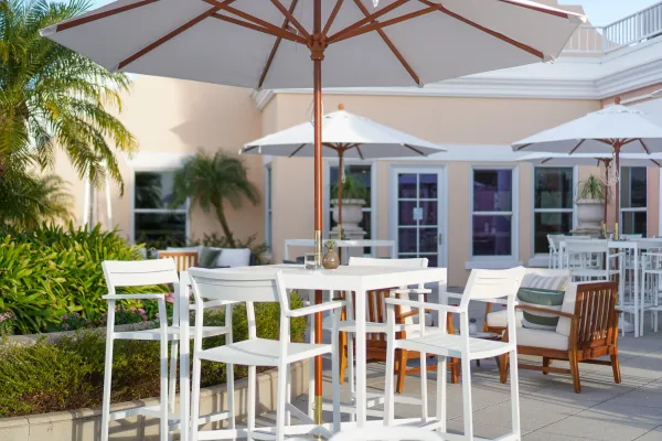 The Cloud – Exterior