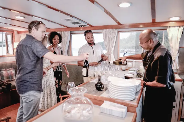 Traveler Charters – Traveler Charter Onboard