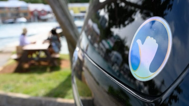 HITCH Bermuda – Hitch Logo On Vehicle