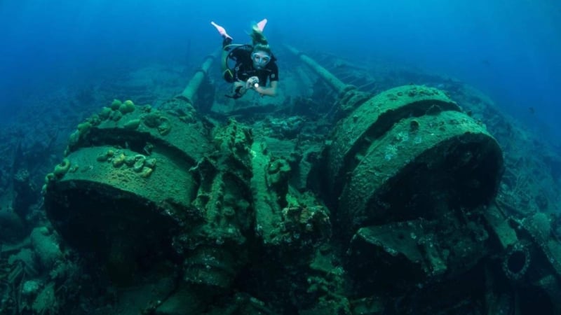 Dive Bermuda at Grotto Bay – Drive Shafts On The Cristobal Colon