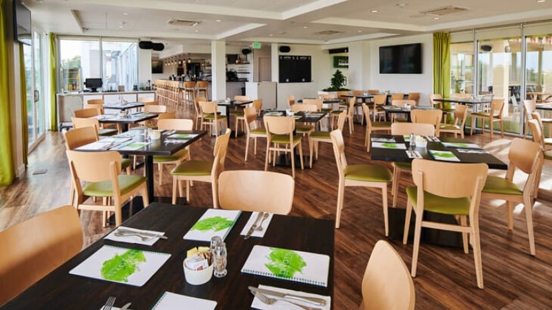 Divots Bar, Grill & Terrace – DIVOTS