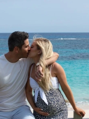 couple kissing on the beach