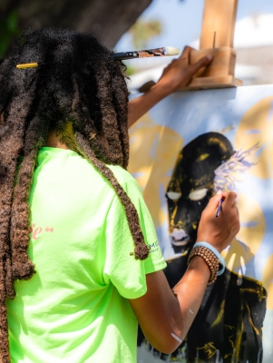 Jahbarri Wilson painting outdoors.