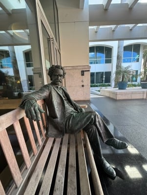 Mark Twain Statue