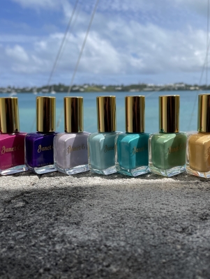 Lacquered Lounge – Non-Toxic Polishes