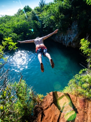 Hidden Gems of Bermuda Ltd. – Blue Hole Cliff Jumping