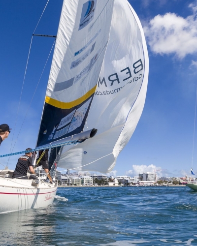 sail boats racing in the 35th America's Cup