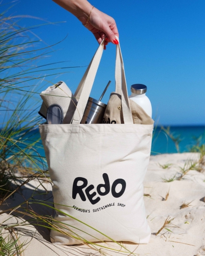 ReDo Bermuda Sustainable cloth bag with sustainable items.