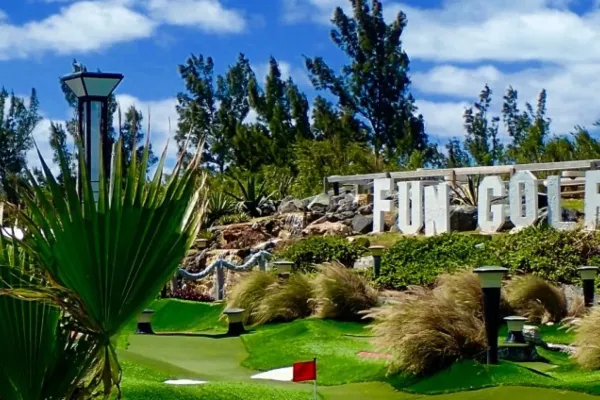 A sign that reads "Fun Golf" at Bermuda Fun Golf