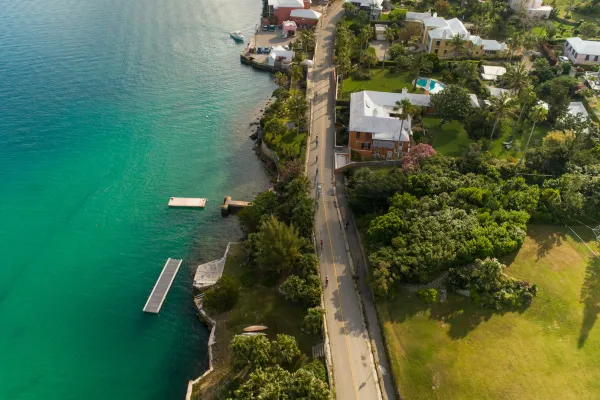 A long stretch of oceanside road in Bermuda