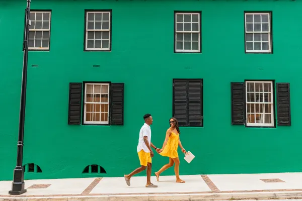 A couple shopping in Bermuda