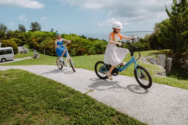 kids bike riding