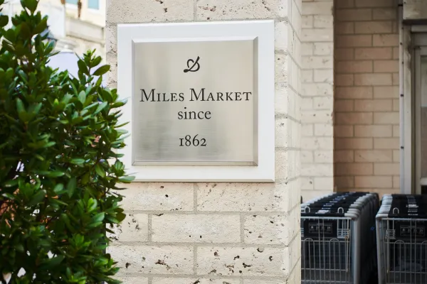 Miles Market – Entrance