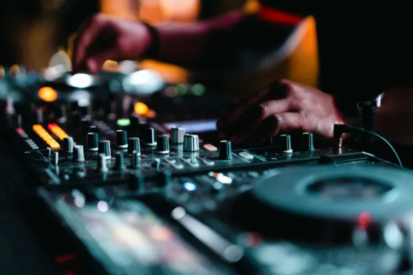 Evolve Fort Hamilton Edition | Carnival In Bermuda