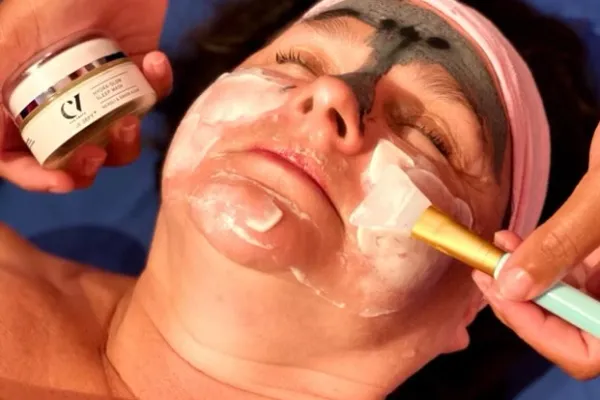 Lacquered Lounge – Facial