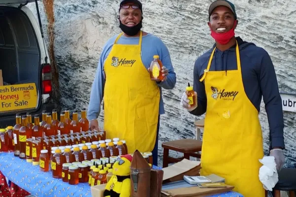 Chartwell Apiaries: Beekeeper #5 – Chartwell Apiaries