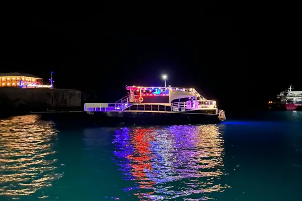 Singles Party In Bermuda On Board Uber Vida