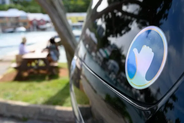 HITCH Bermuda – Hitch Logo On Vehicle