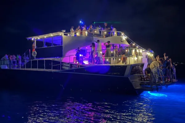SCARY MOVIE: Halloween Party Cruise 2026 On Board ÜberVida