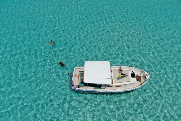 Mona Lisa Cruises – Aerial Lounging