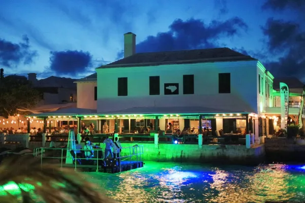 White Horse Pub & Restaurant – White Horse At Night