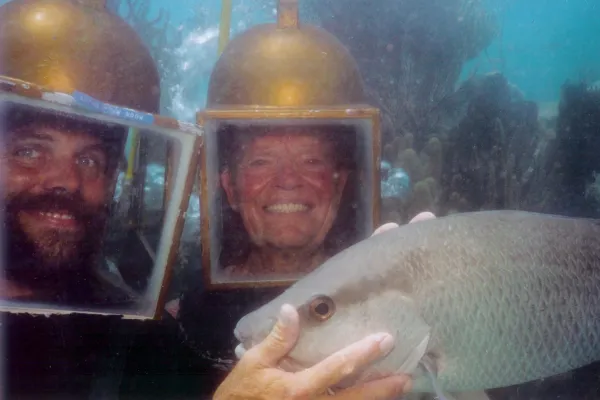 Hartley's Undersea Walk – Hartley's Helmet Diving