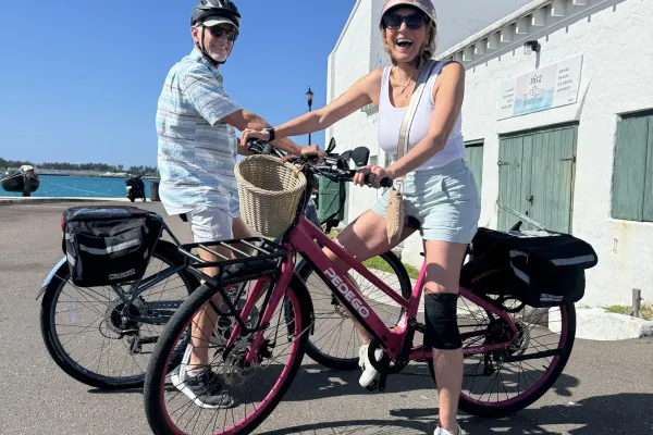 Pedego Bermuda – Pedego Tours - Couple