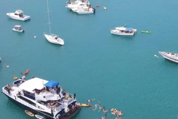 Cruise To Non-Mariners 2026 On Board ÜberVida Bermudas Celebration Yacht!