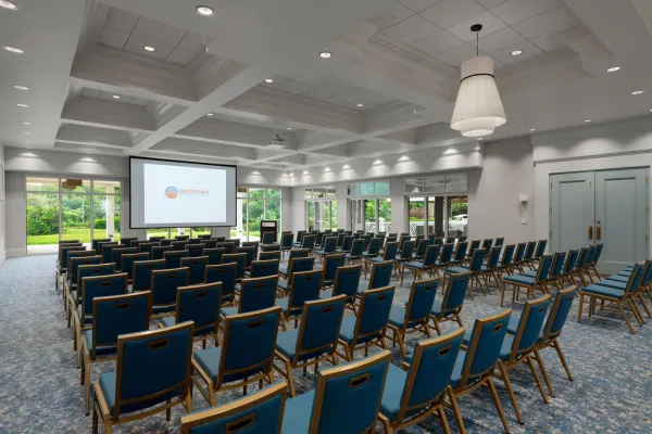 Grotto Bay Beach Resort & Spa – Oleander Room