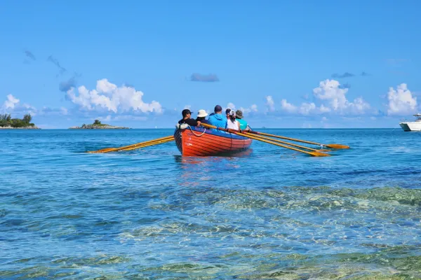 Bermuda Pilot Gig Club – Rowing The Pilot John Simmons At Boaz Island
