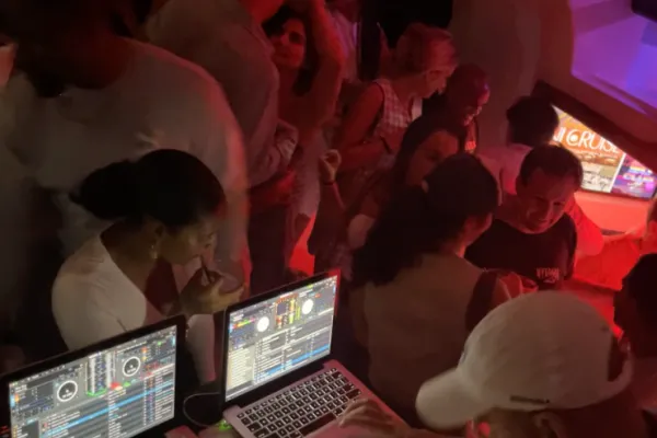 Old School Reggae Night In Bermuda | ÜberVida