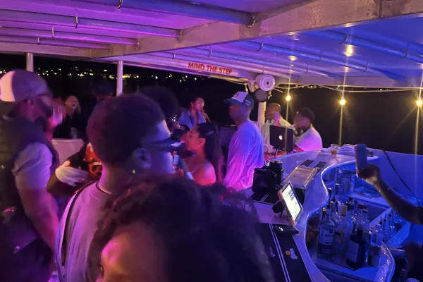 Old School Reggae Night | ÜberVida