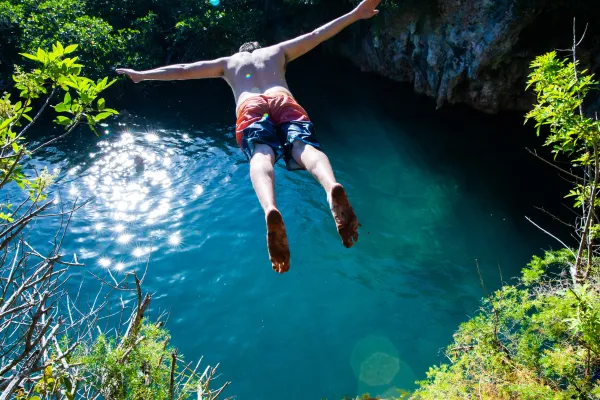 Hidden Gems of Bermuda Ltd. – Blue Hole Cliff Jumping