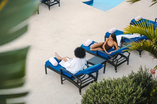 Driftwood Spa – Driftwood Spa At Hamilton Princess Poolside