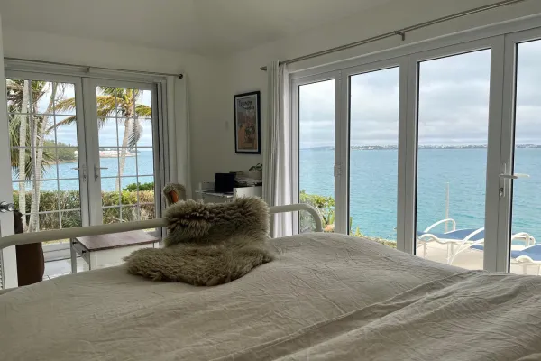 ‘MasterView Waterfront Retreat – The Master Suite