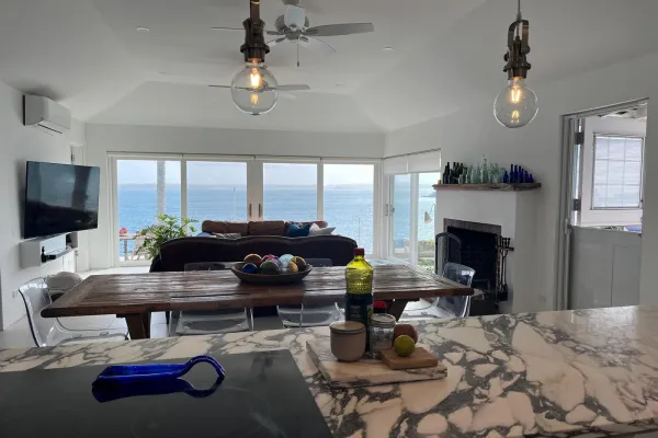 ‘MasterView Waterfront Retreat – The Great Room