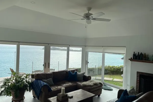 ‘MasterView Waterfront Retreat – Living Area With Bar And Fireplace