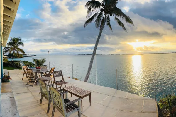 ‘MasterView Waterfront Retreat – Patio & Hot Tub