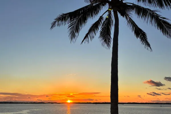 ‘MasterView Waterfront Retreat – Stunning Sunrise