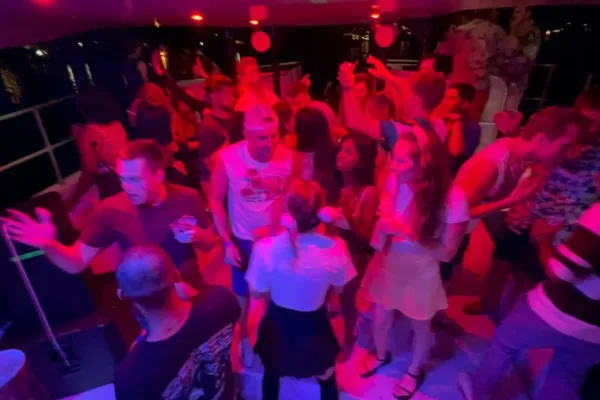 MTV 90s 2000s Throwback Party | ÜberVida