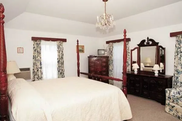 The Greene's Guest House – Greene-rooms1.jpg