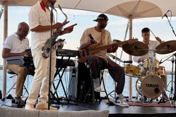 Unplugged Music Series - Tino Martinez Quartet