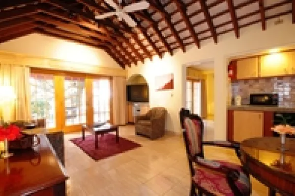 Fourways Inn & Cottage Colony – Suite Living Room