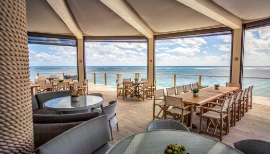 A view of an empty restaurant 